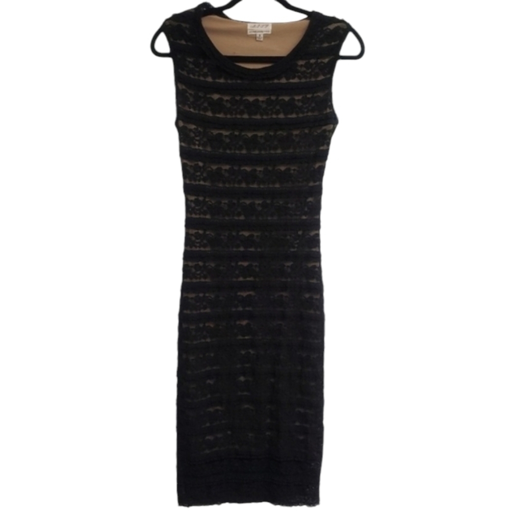 Max Studio Ladies Lace Dress. Size Small. Excellent Condition Pre-owned.